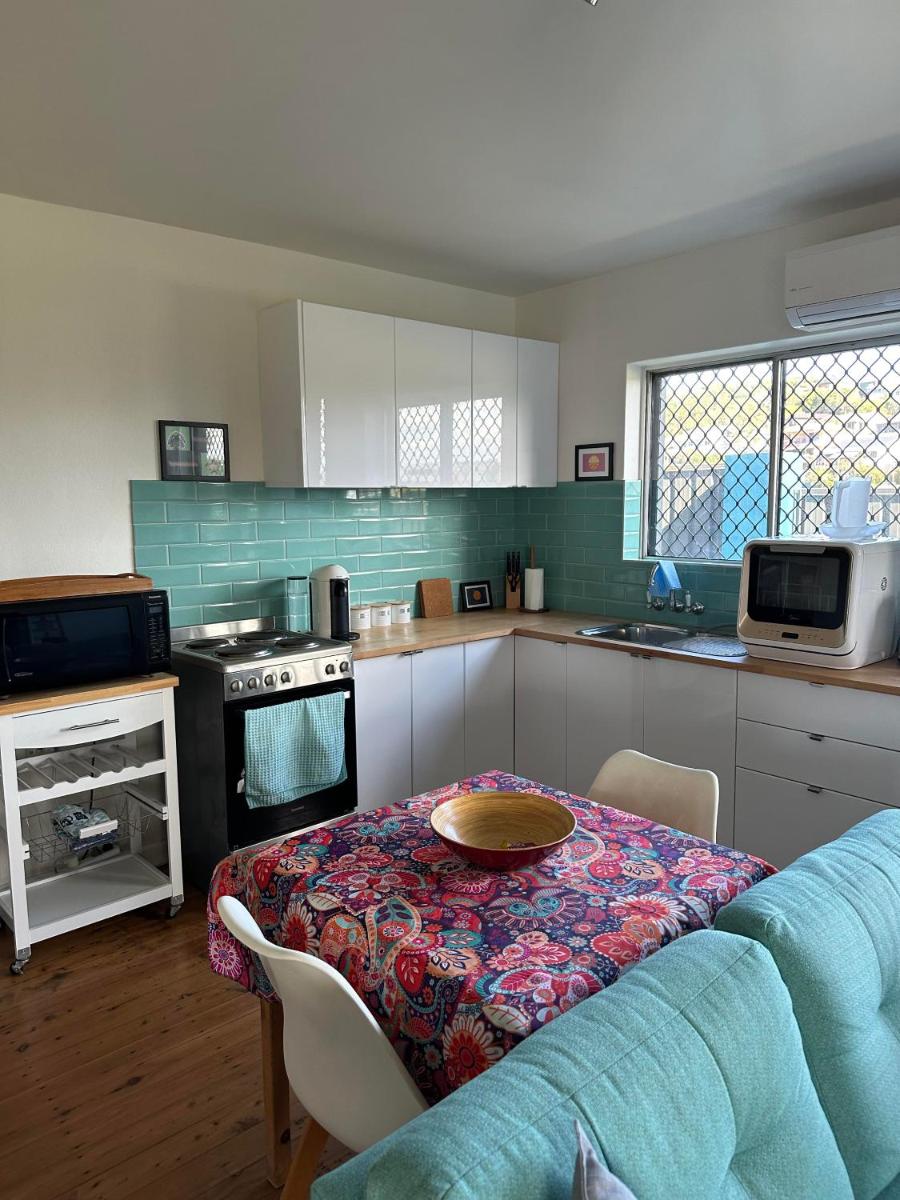 Modern & Light CBD unit, walk to beaches & cafes - Housity