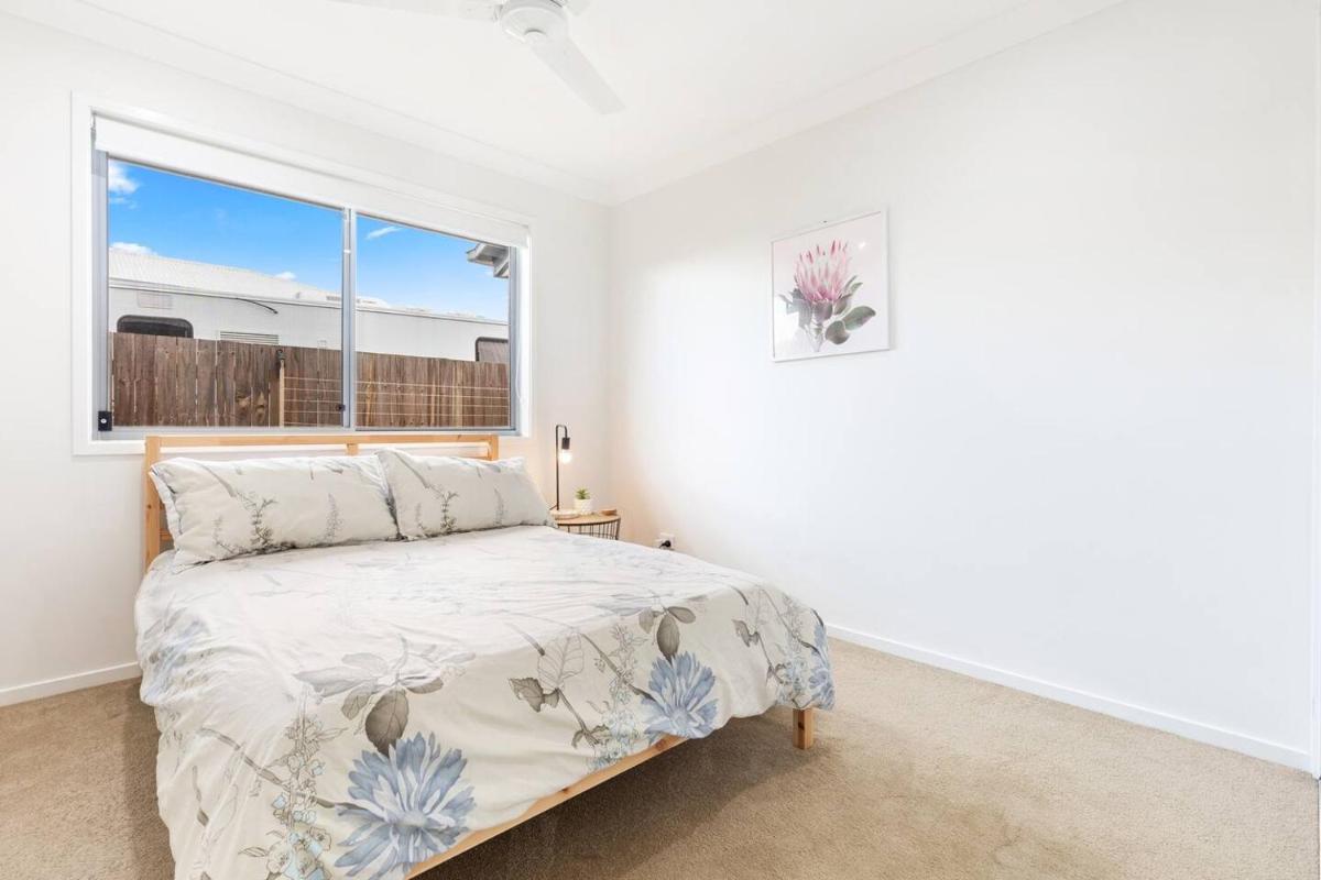 'The Pool House' Spacious Family Stay at Hervey Bay - Housity