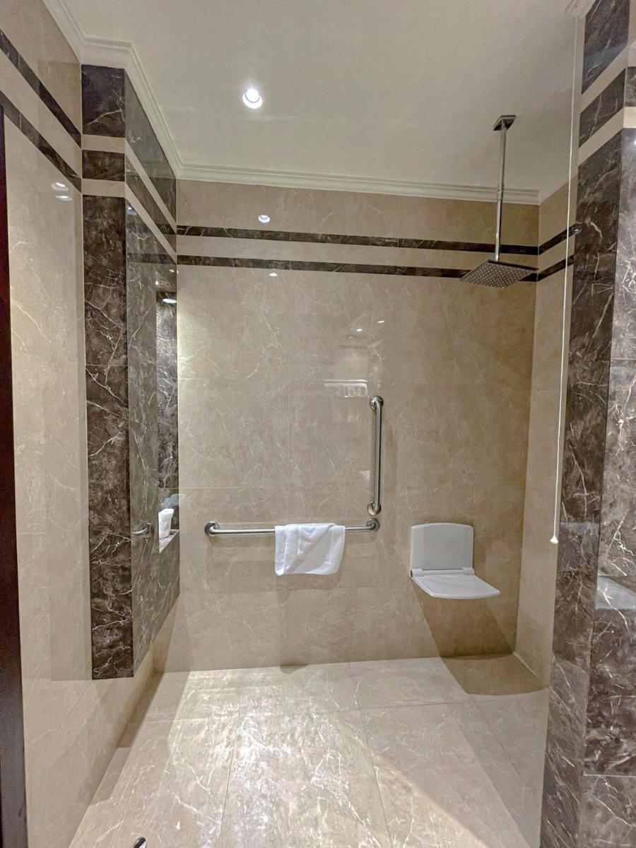 Bayat Hotel - Housity