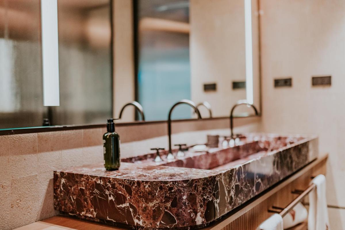 Un baño de Gran Hotel Mas d'en Bruno