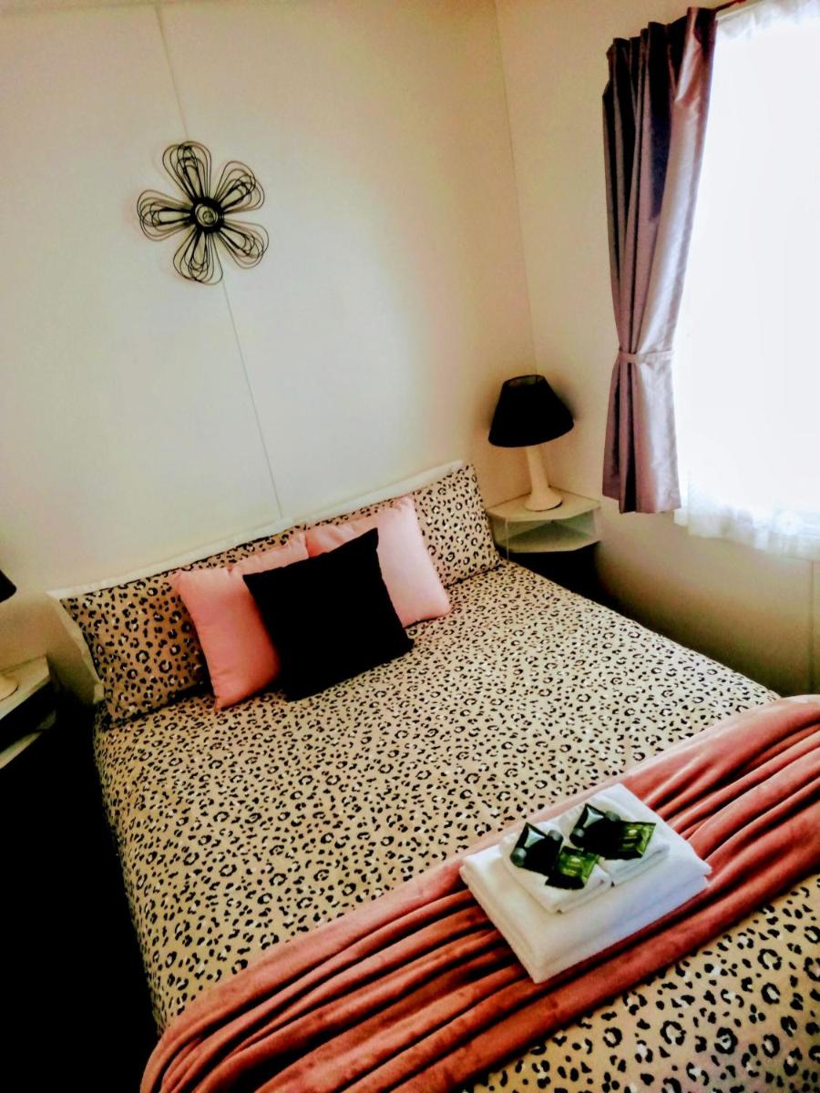 Rock’s Retreat - cabin 1 (seal) - Housity