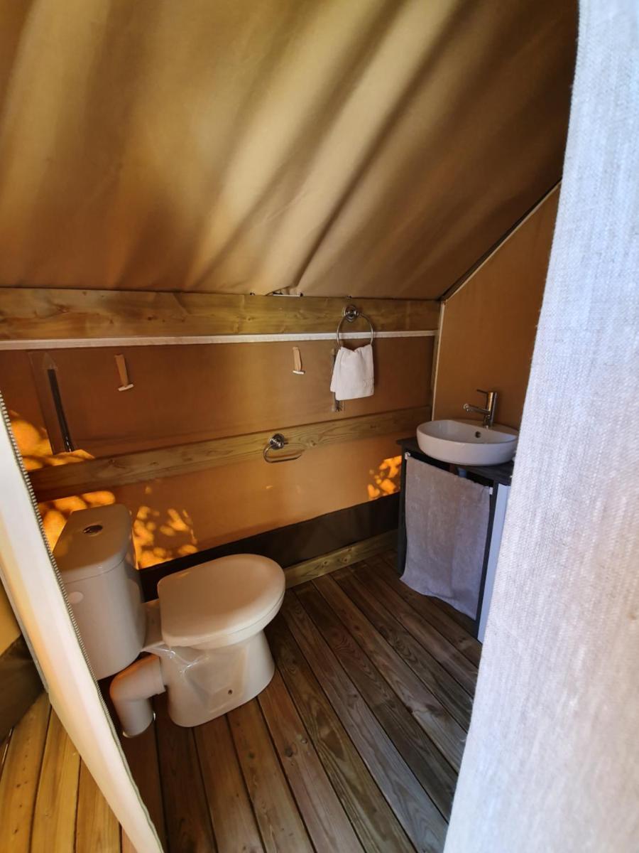 Salle de bains dans l'établissement Camping La Pinède