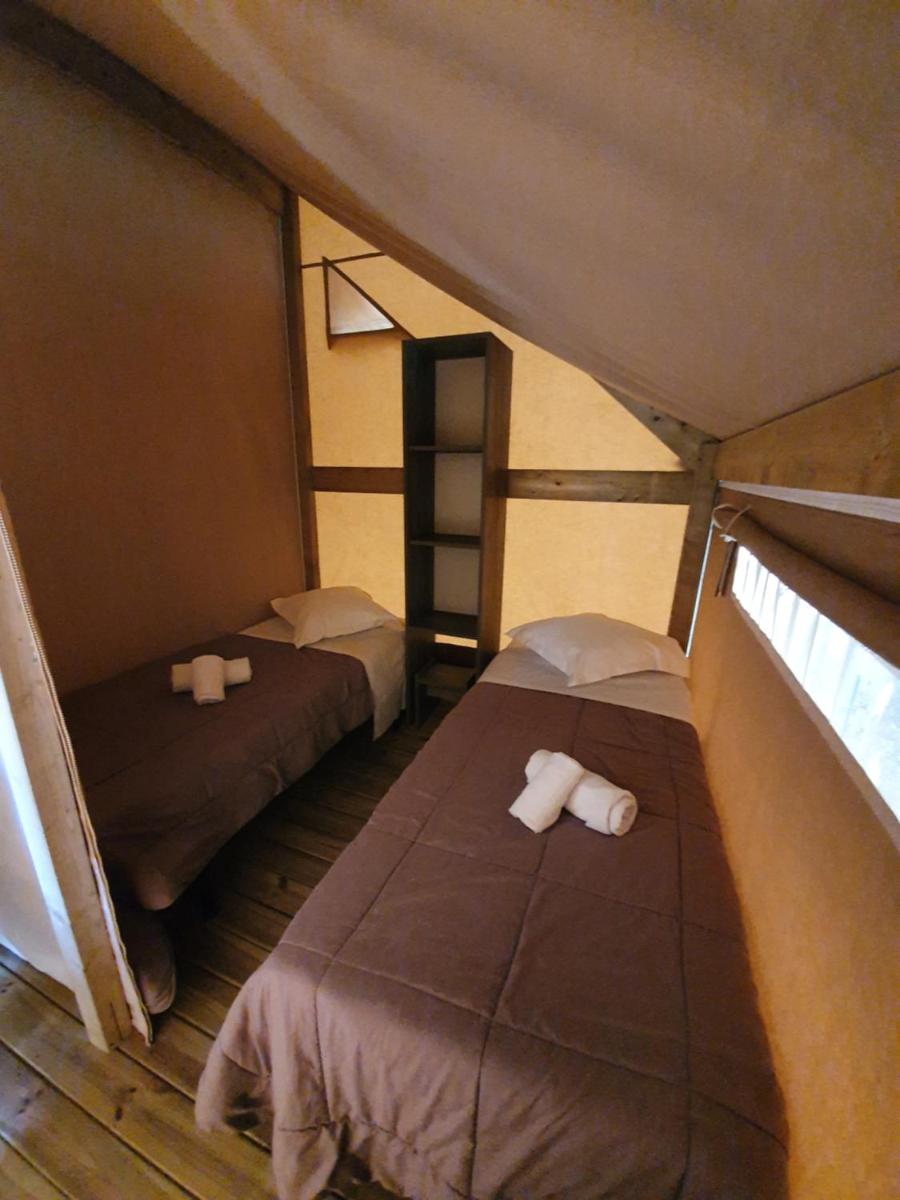 Un ou plusieurs lits dans un hébergement de l'établissement Camping La Pinède