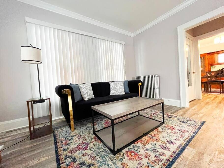 Cleveland Heights Gem Pet-friendly, Sleeps 12 - Housity