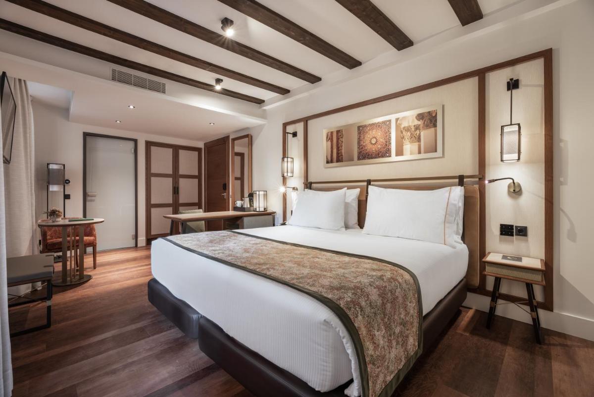 Cama o camas de una habitación en Áurea Toledo by Eurostars Hotel company