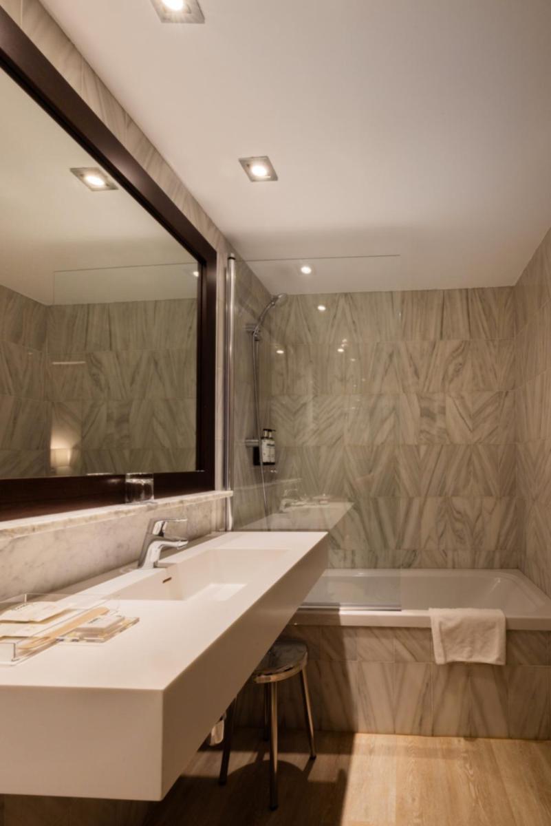 Un baño de Catalonia Atenas