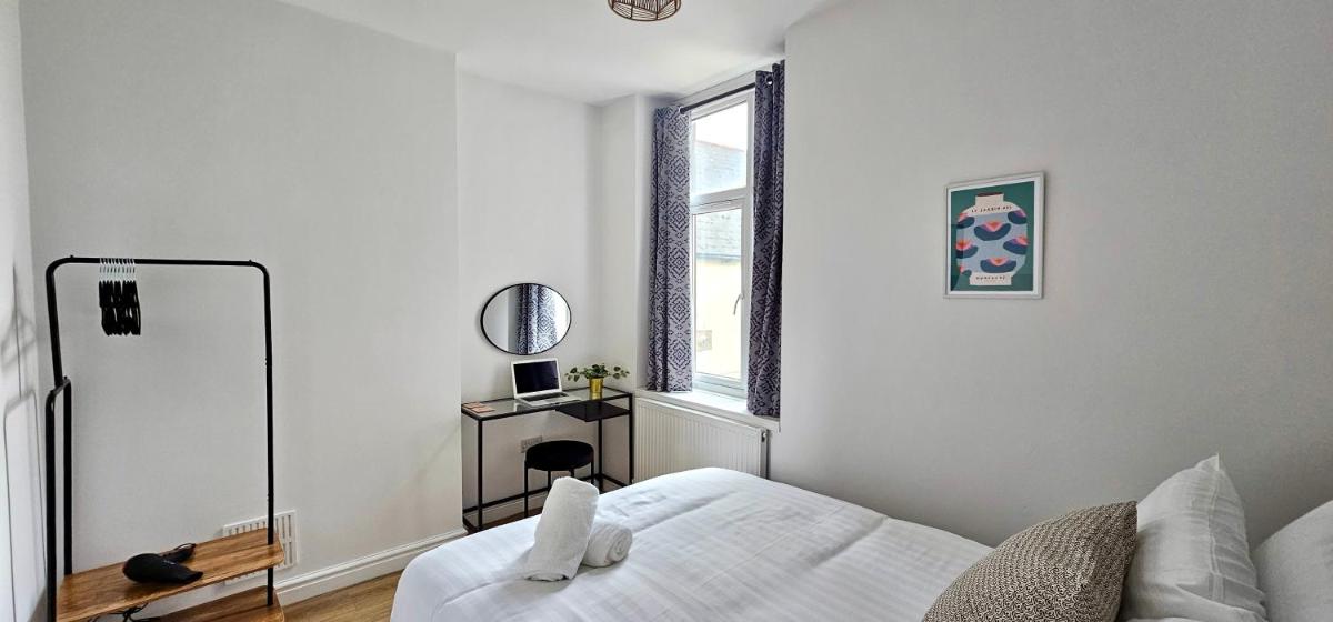 Harlequin Apartments by Switchback Stays - Housity