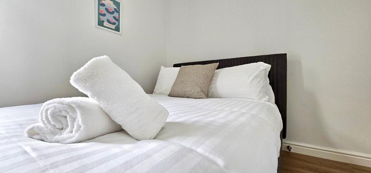Harlequin Apartments by Switchback Stays - Housity