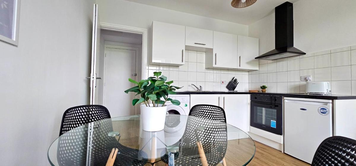 Harlequin Apartments by Switchback Stays - Housity