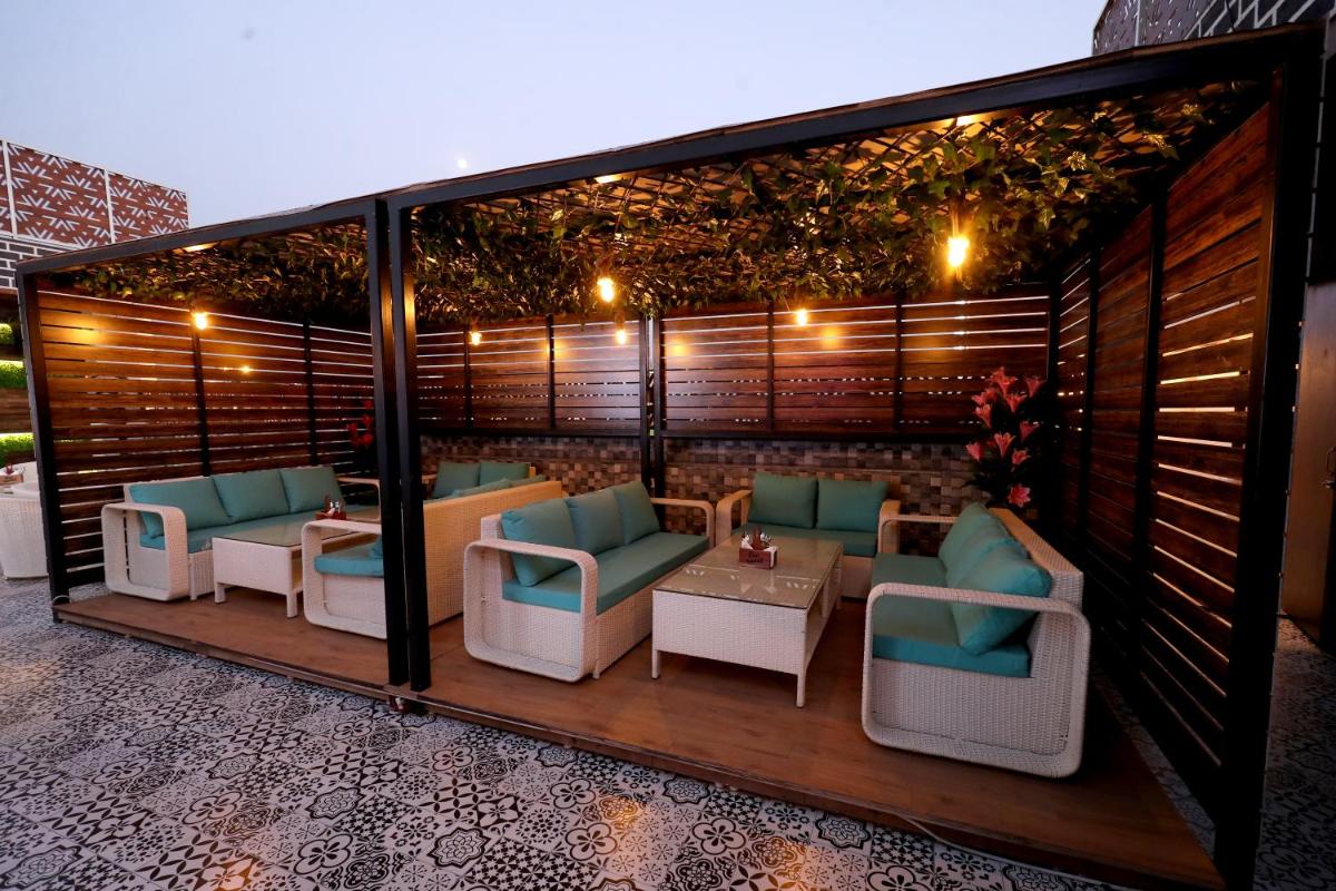 Crown Ceremonies - Housity