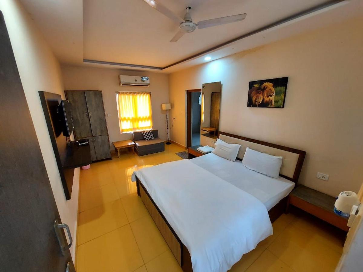 Gir Jungle Lodge - Housity