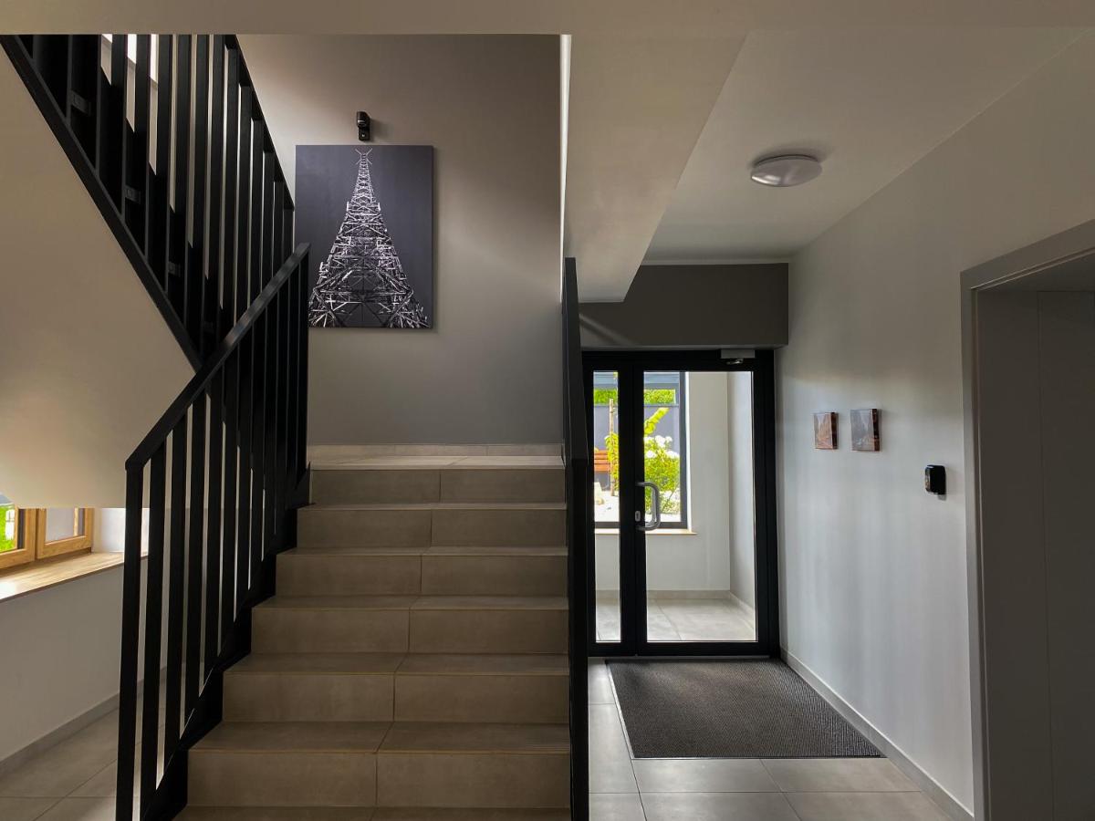 Tanie Noclegi Gliwice - Apartamenty Łowicka 28 - Housity