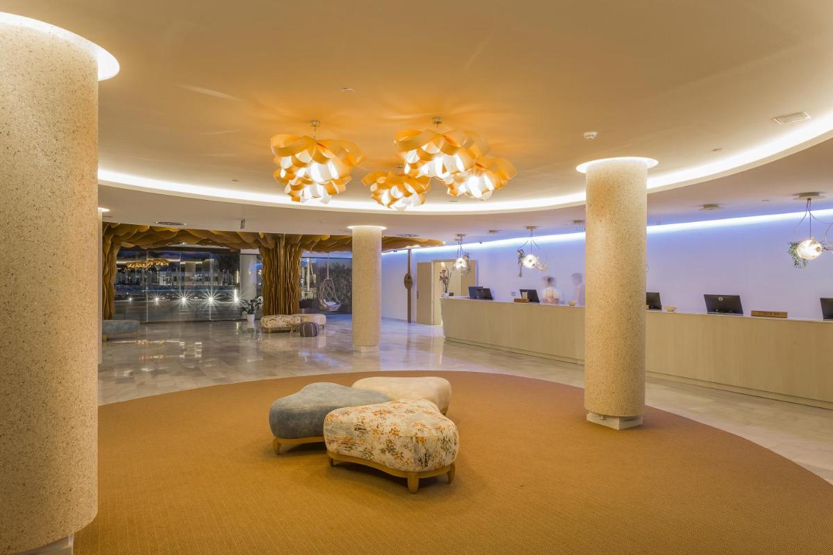 Imagen de la galería de Grand Palladium White Island Resort & Spa - All Inclusive, en Playa d'en Bossa