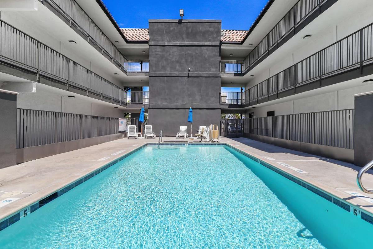 Motel 6-Escondido, CA - Housity