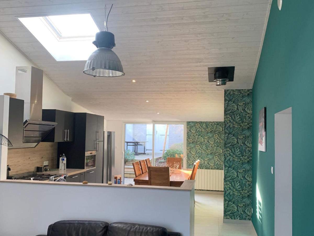 Maison Traditionnelle Rénovée, Proche Plage, Barbâtre - Terrasse, Wifi, Confort Modern - FR-1-426-371 - Housity