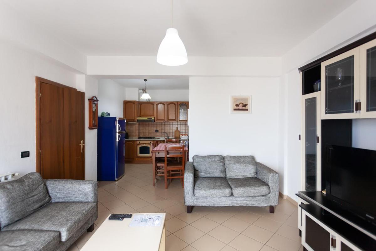 Sea View Holiday Apartment in Durres Center - Housity