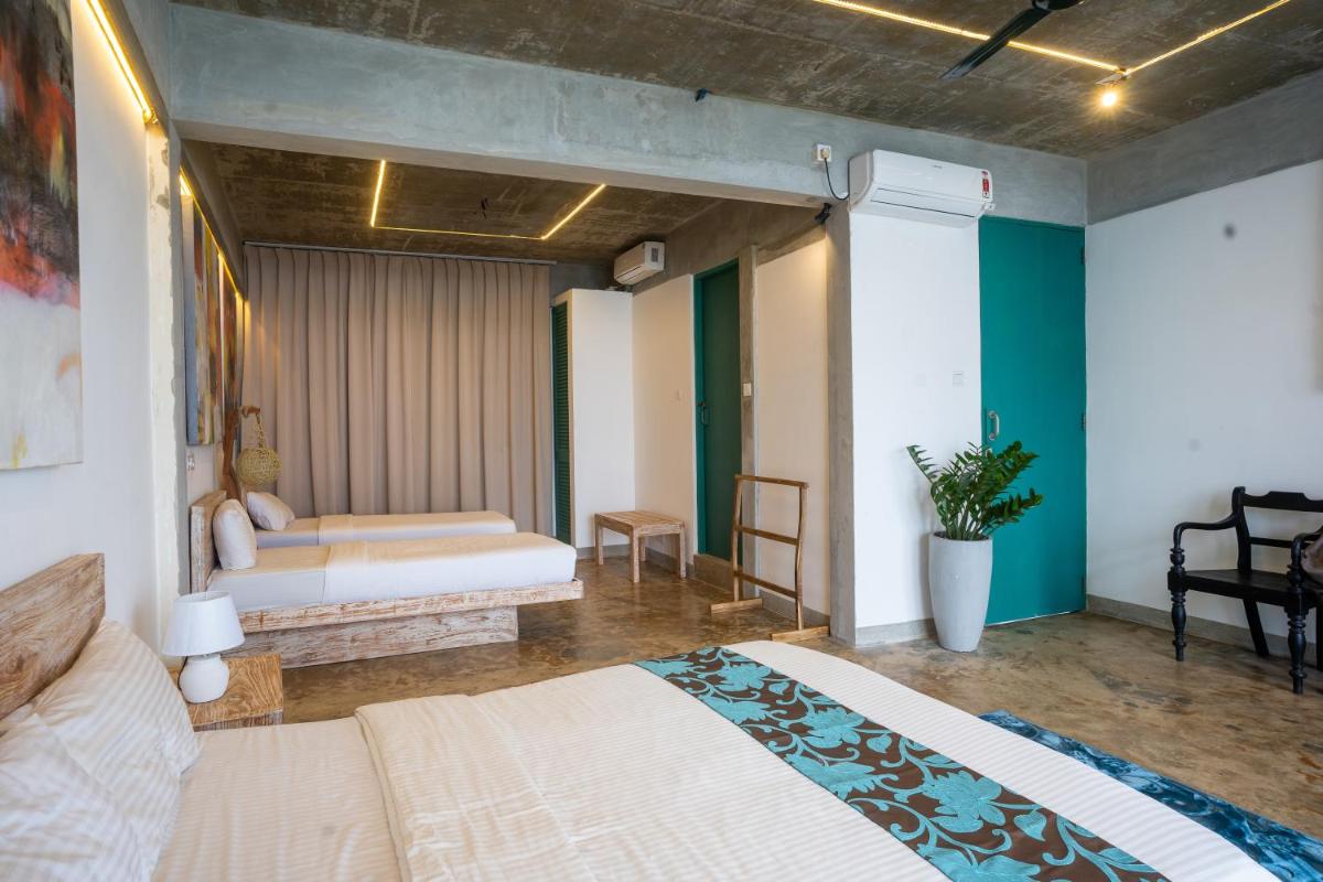 The Southern Gate - Housity