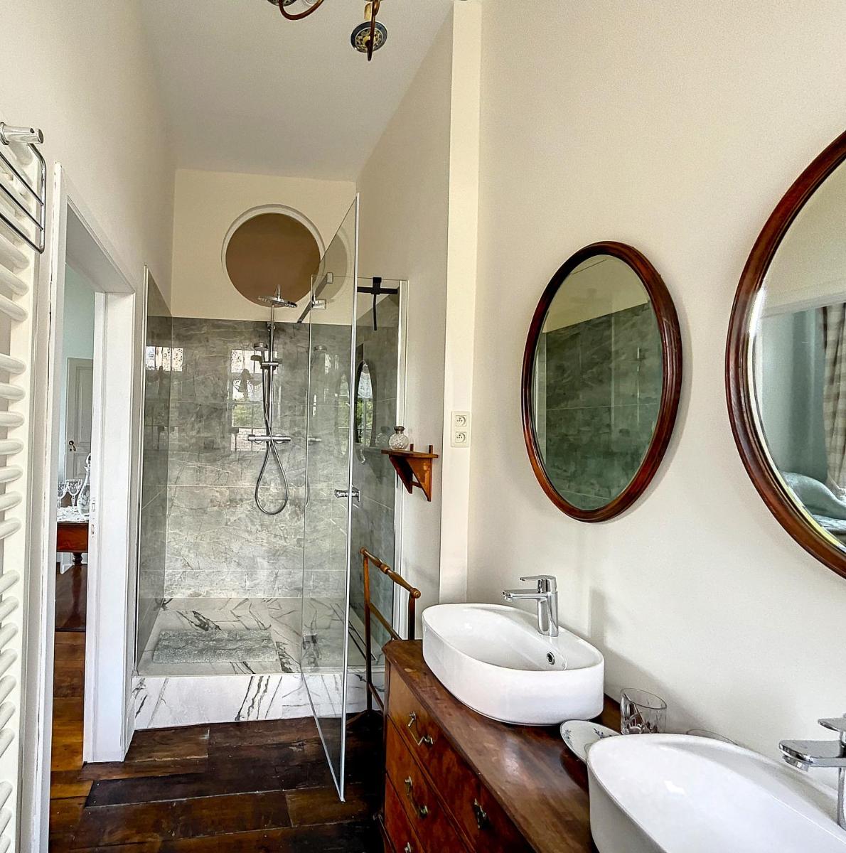 Chambre de la Comtesse au Domaine des Deux Hêtres - Housity