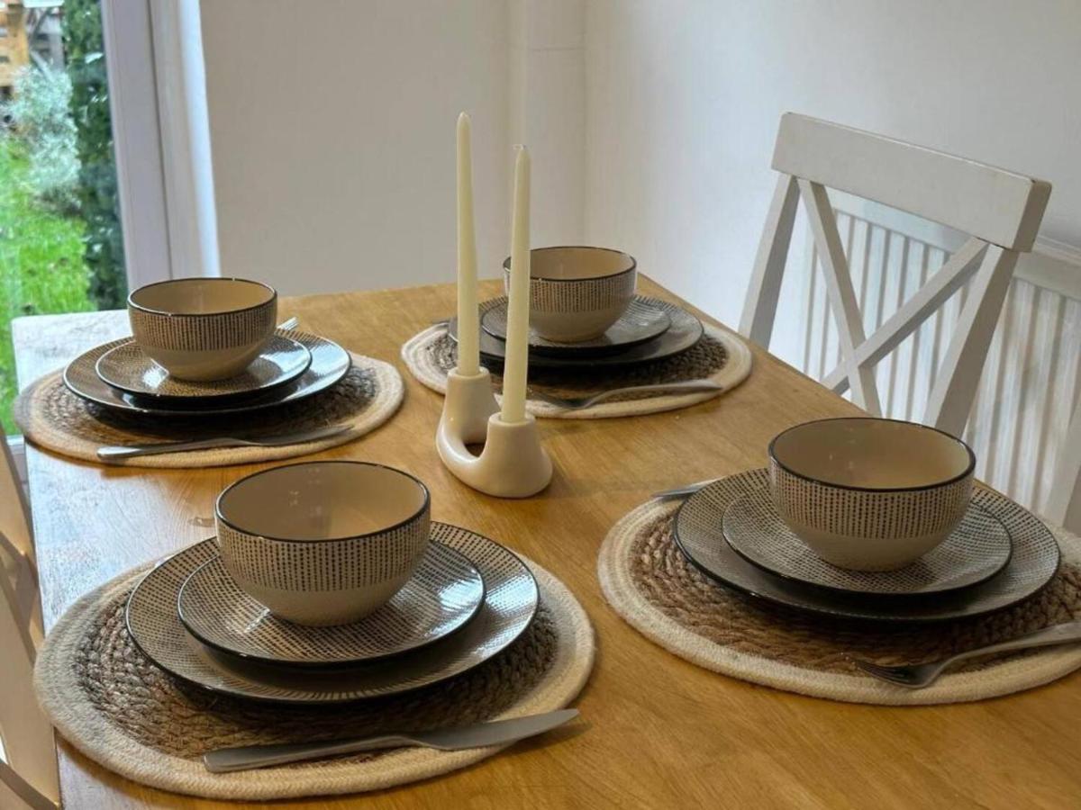 The Chorlton Retreat - Double Bedroom, FREE Parking - Housity