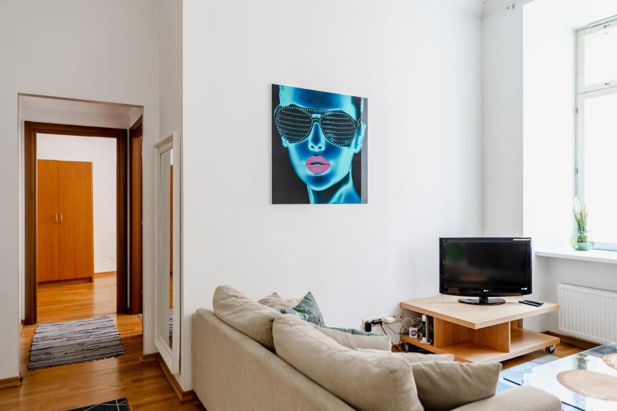 Old Town Main Square Apartment with Sauna - Housity