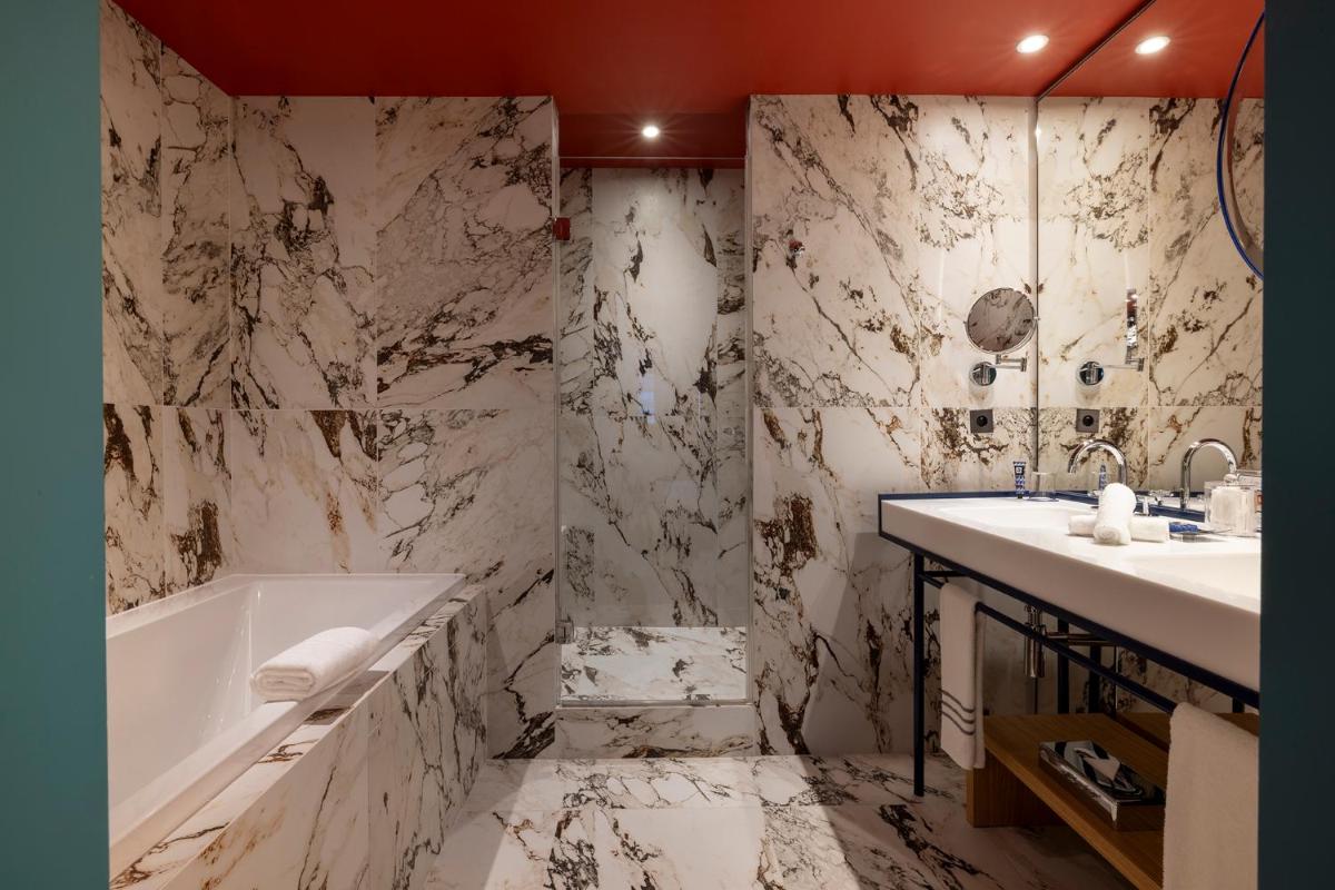 Salle de bains dans l'établissement Hôtel Bel Ami