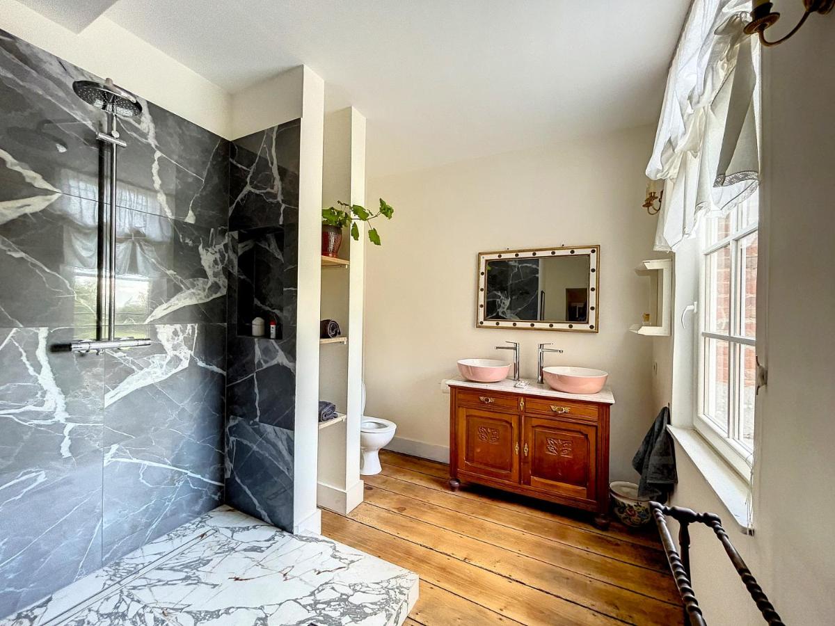 Chambre Rose au Domaine des Deux Hêtres - Housity
