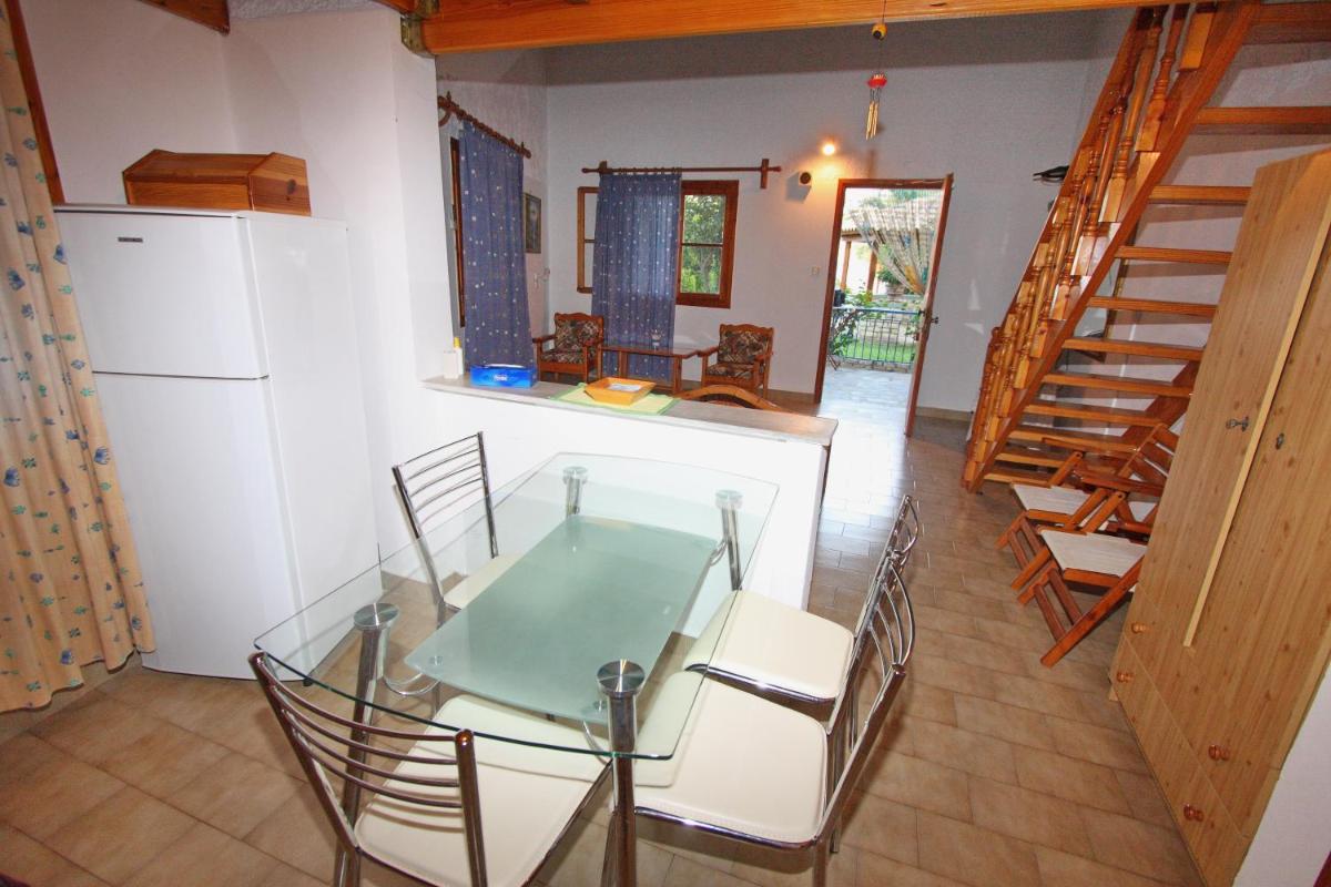 Foinikas Rooms - Housity