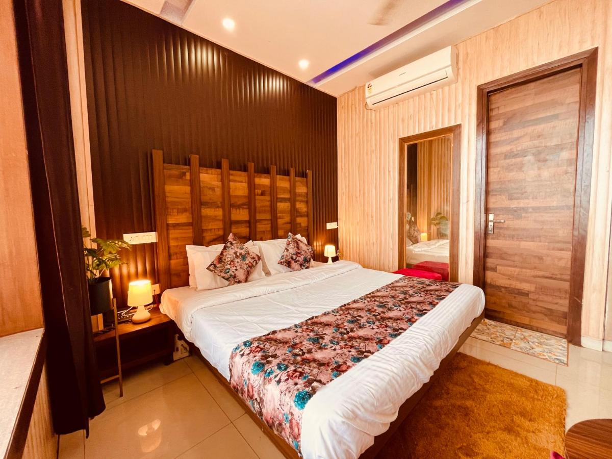 Hotel The Pearl, Zirakpur - A Luxury Family Hotel - Housity