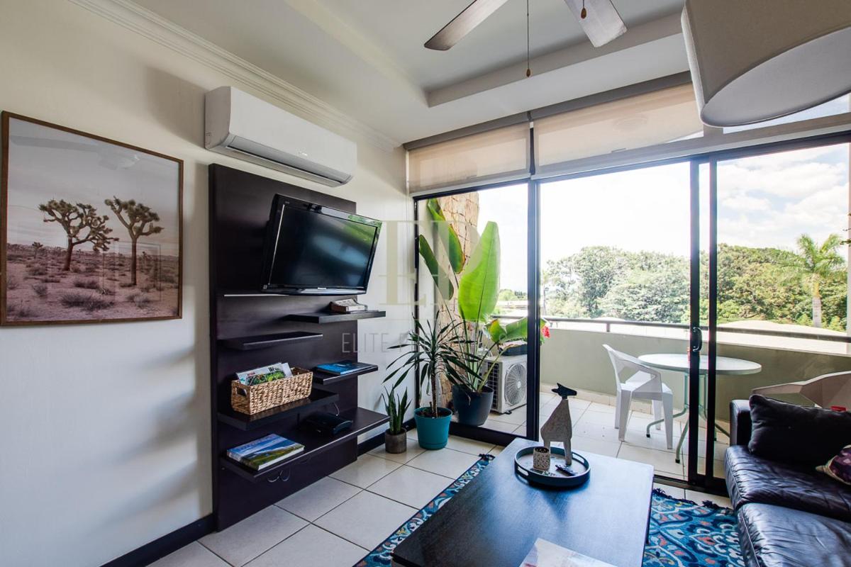 Suitetrails - Cozy Retreat with Pool,Tennis,Gym,Free WiFi