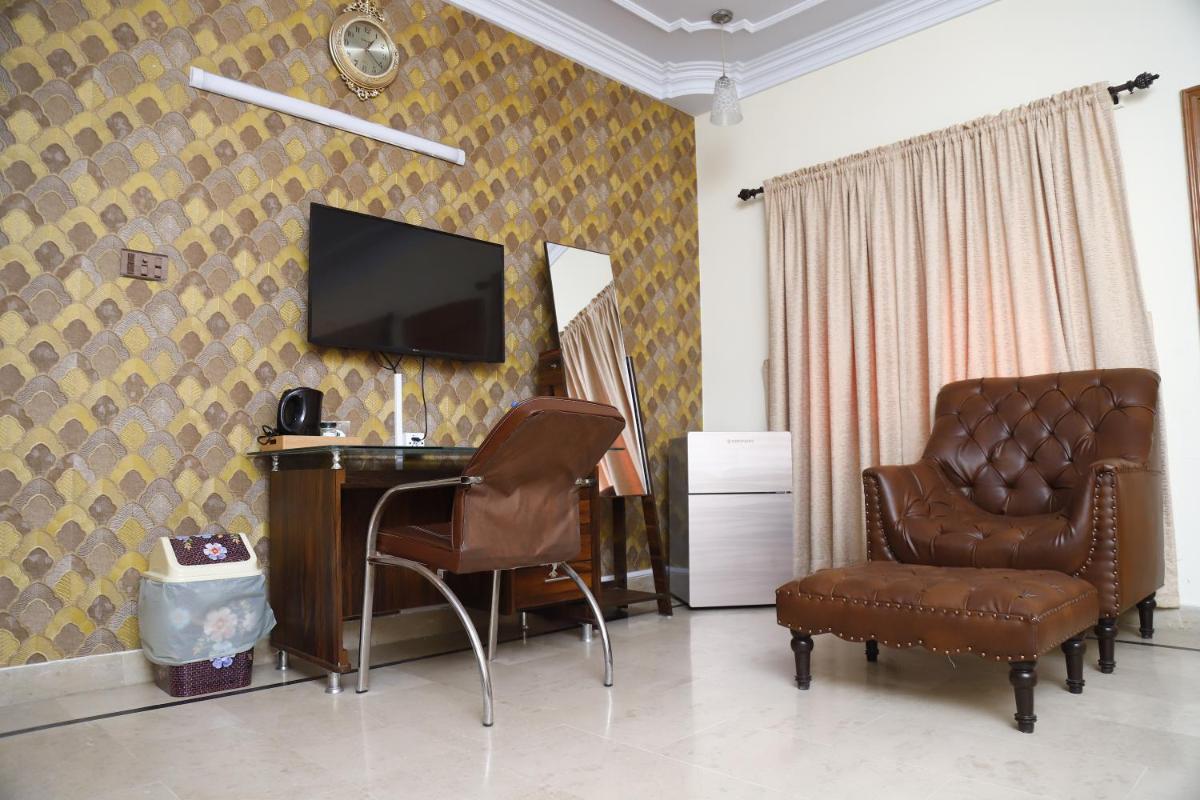 Waypoint Hotel - Housity