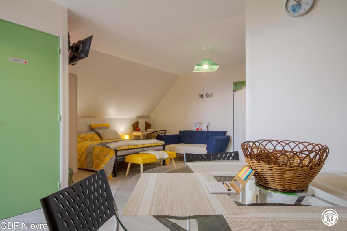 Les Volets Bleus - Housity