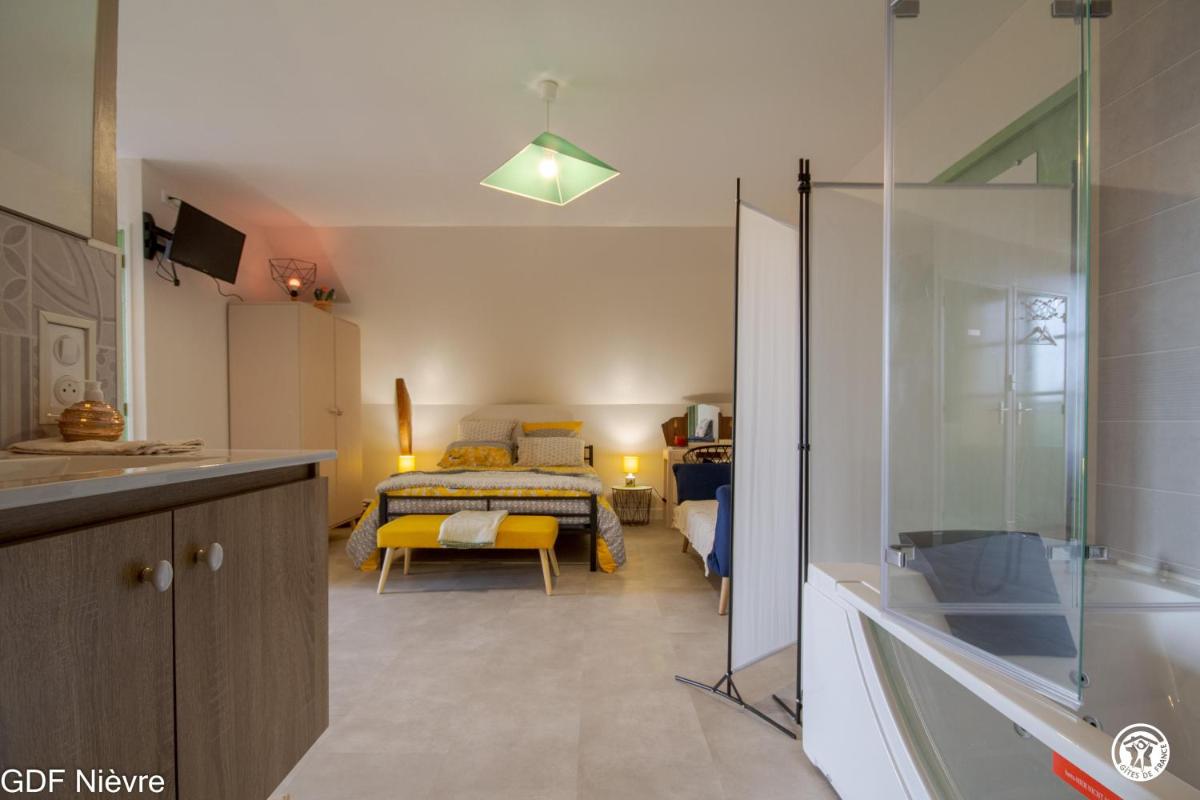 Les Volets Bleus - Housity