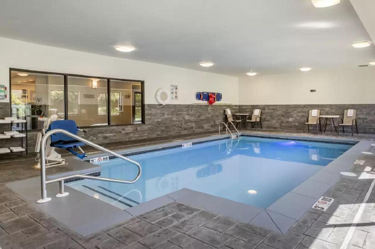 Comfort Inn La Porte - Housity