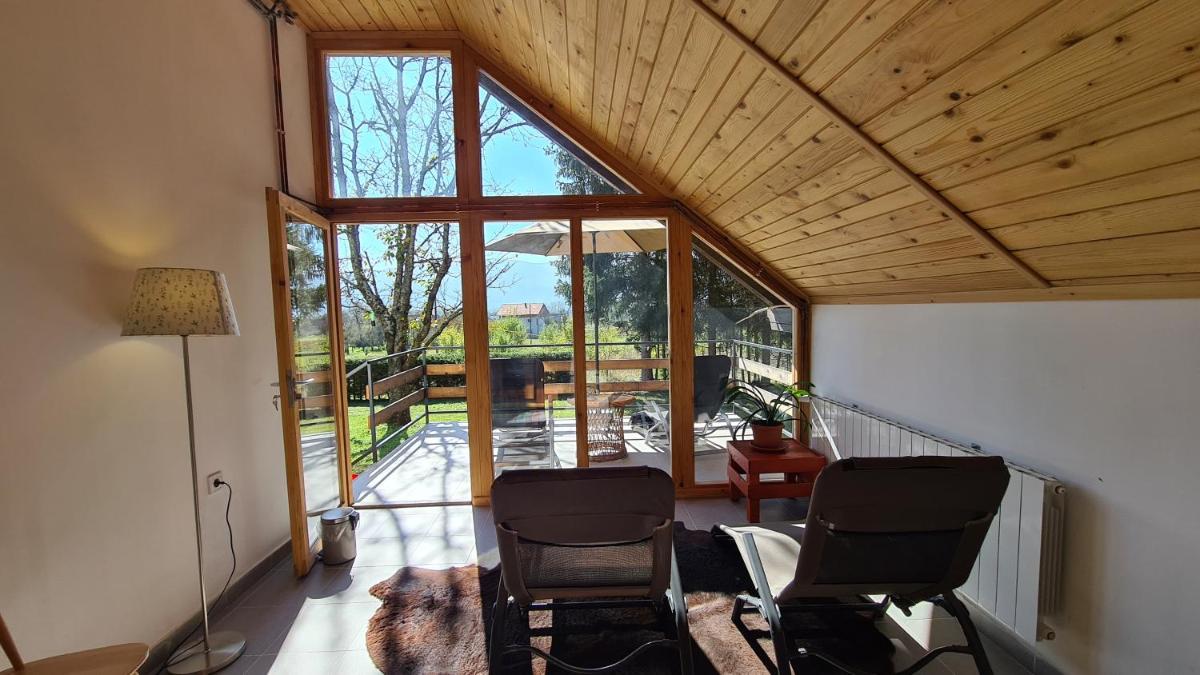 Forestside House Gacka with relax area - Housity