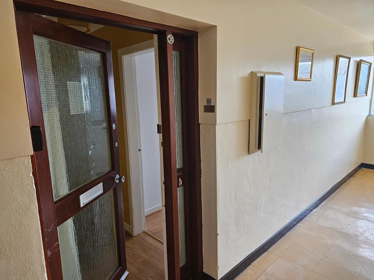 Snug - Colquhoun Square Apartment - Housity