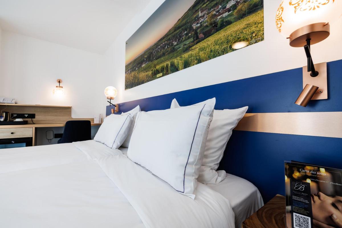 Un ou plusieurs lits dans un hébergement de l'établissement Hotel SPA Husseren Collections - Proche Colmar - Eguisheim