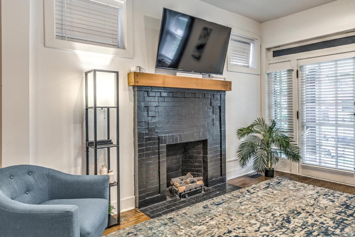Expansive Downtown Home - Housity