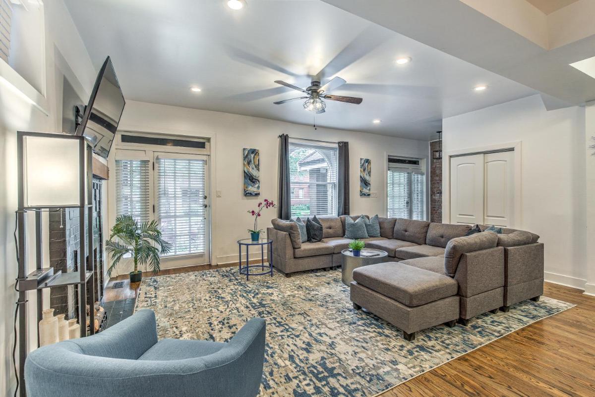 Expansive Downtown Home - Housity