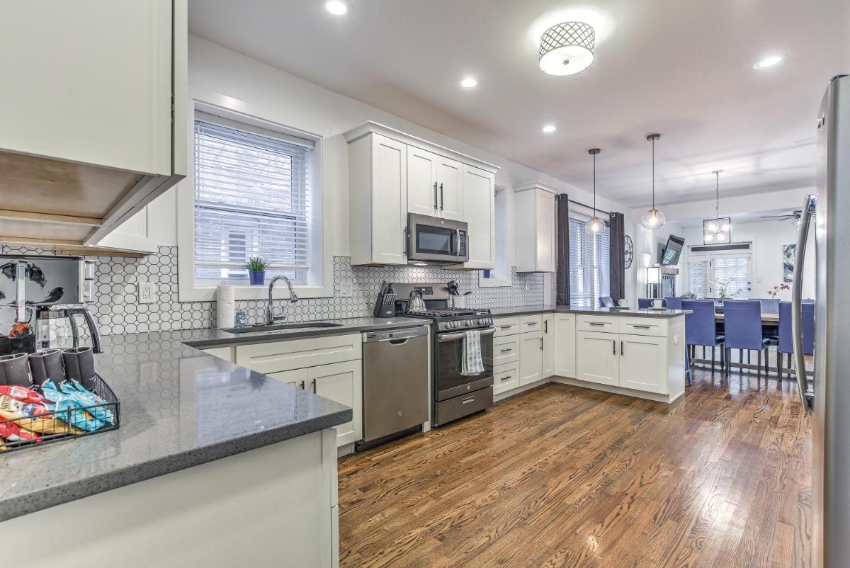 Expansive Downtown Home - Housity