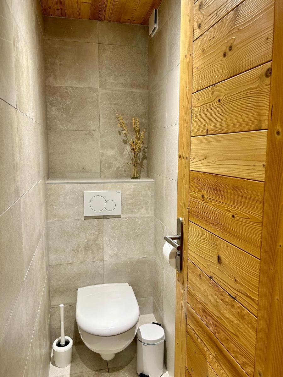 Salle de bains dans l'établissement Hameau des Prodains - Hôtel