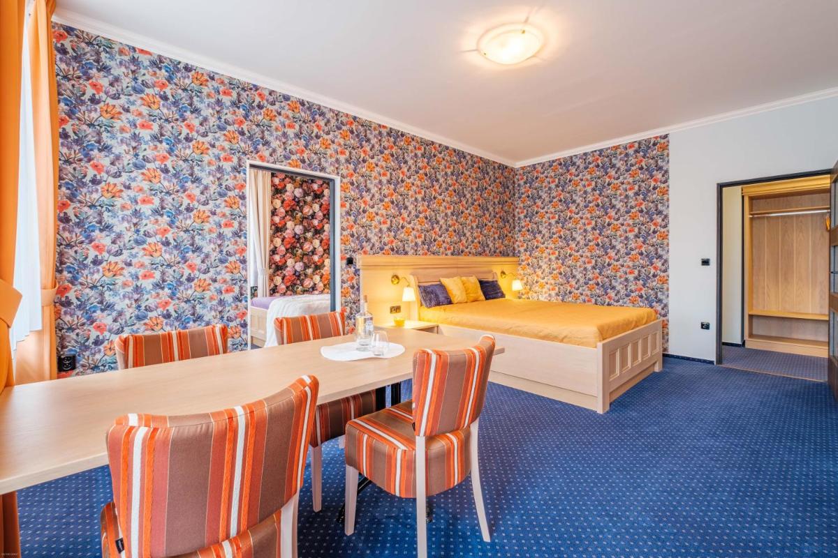 Hotel Orličan - Housity