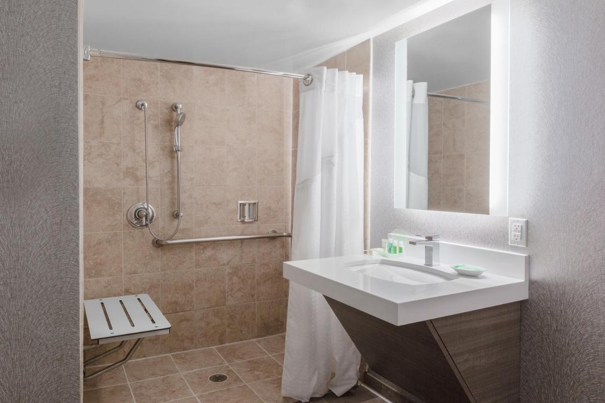 Suitetrails - Holiday Inn La Mirada, an IHG Hotel