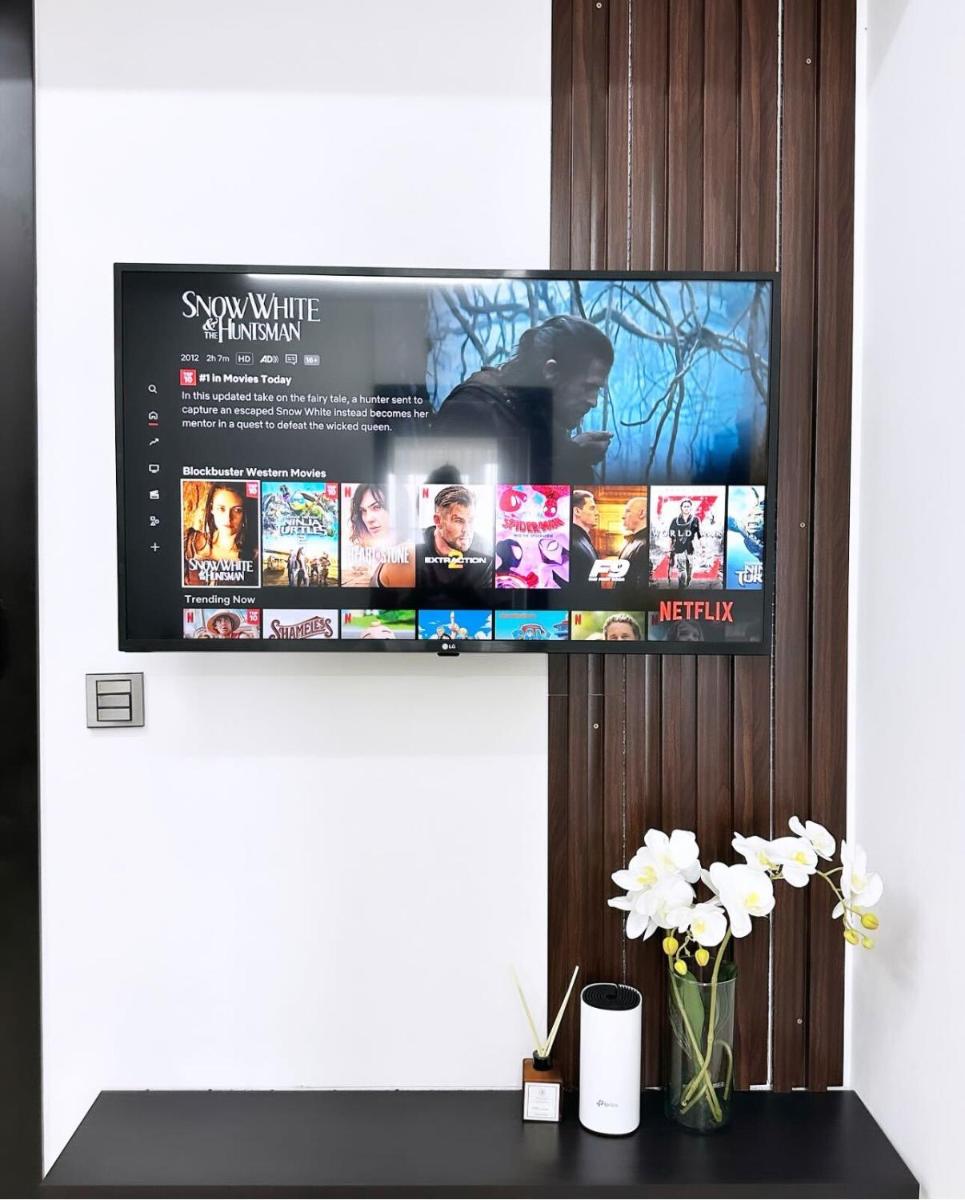 Suitetrails - emerin suites @ Aeon Towers