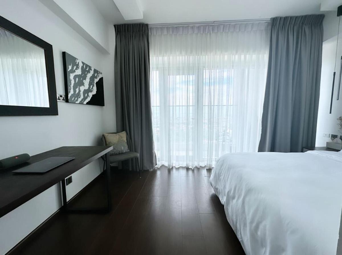 Suitetrails - emerin suites @ Aeon Towers