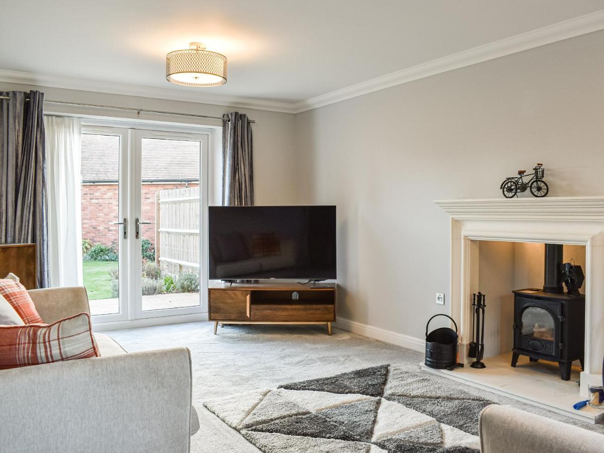 Ainsley House - Housity