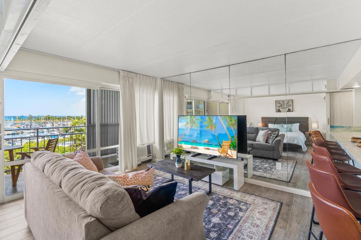 Ilikai Hotel with Ocean View - Housity
