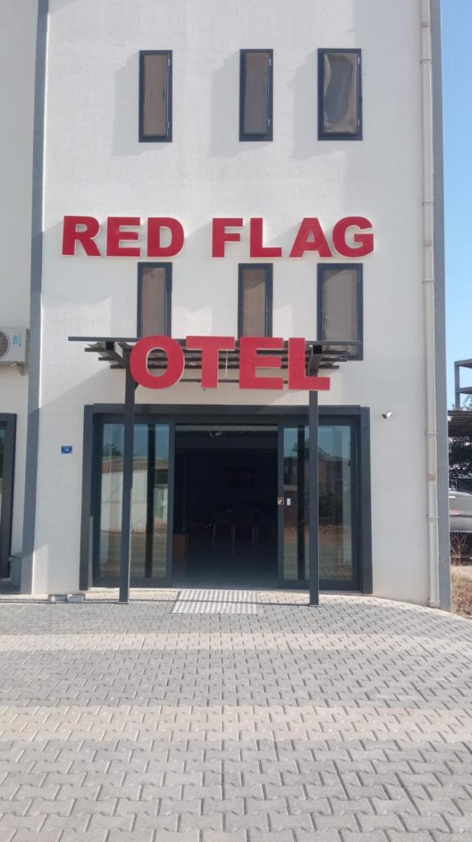 RED FLAG HOTEL - Housity