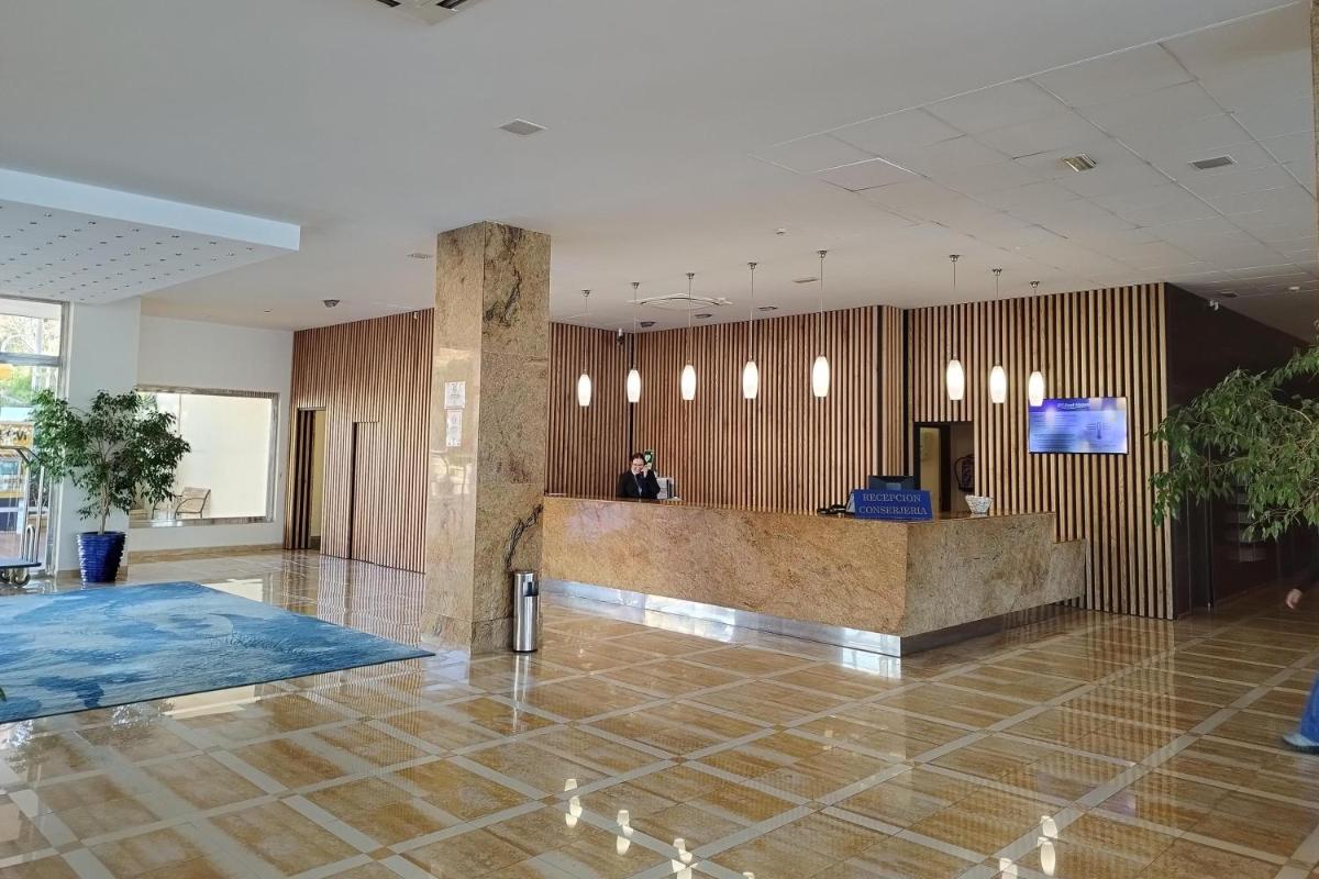 El vestíbulo o zona de recepción de Hotel Best Benalmadena