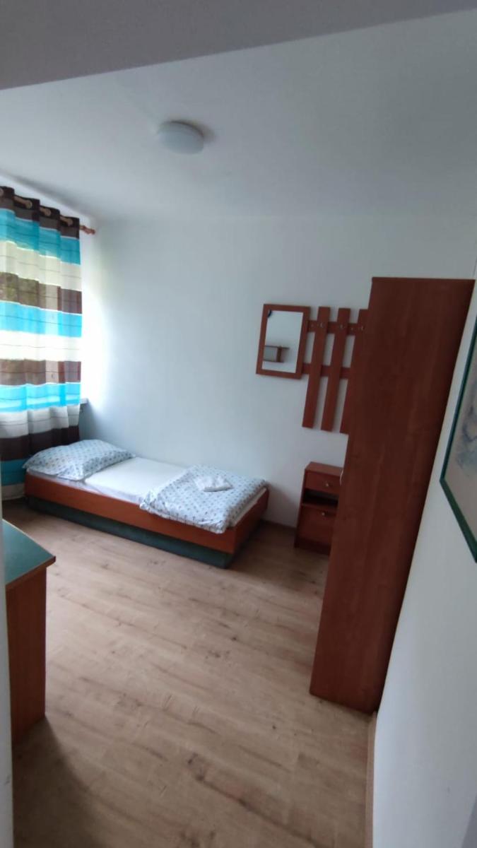 Pokoje 24h ul. Bagrowa Kraków - Housity