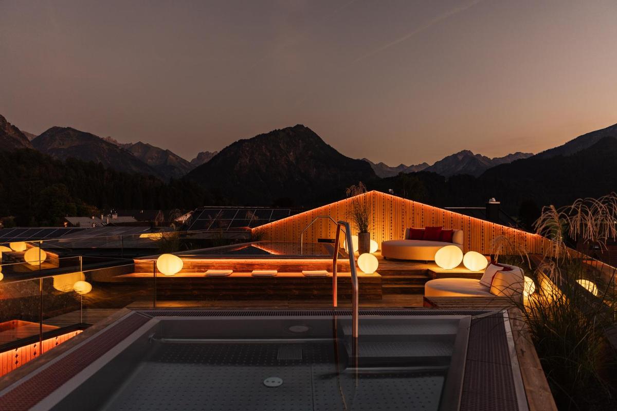 Ein allgemeiner Bergblick oder ein Berglick von des Hotels aus